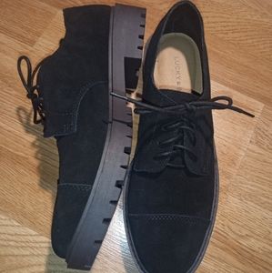Adorable Lucky Brand Black Suede Loafers/Oxfords